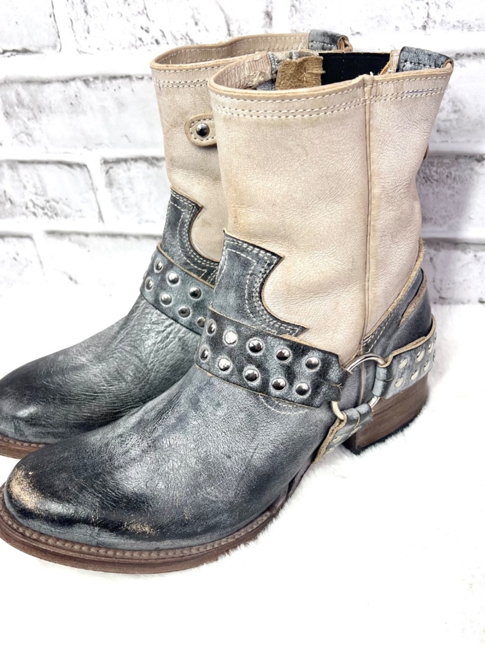 FREEBIRD • Ramone Studded Harness Leather Boots Silver Cream Size 8 - Picture 2 of 10